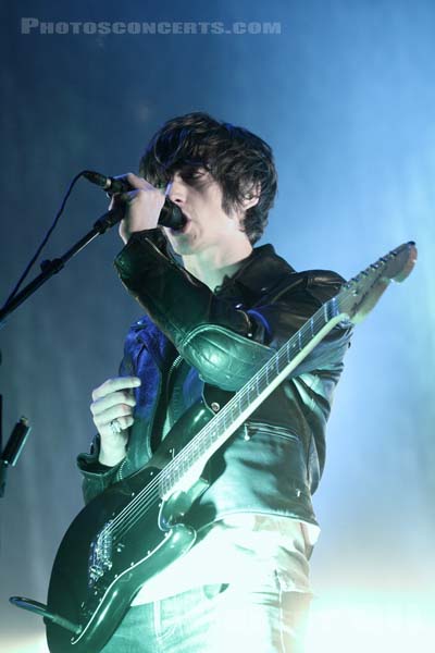 ARCTIC MONKEYS - 2011-07-03 - BELFORT - Presqu'ile du Malsaucy - 